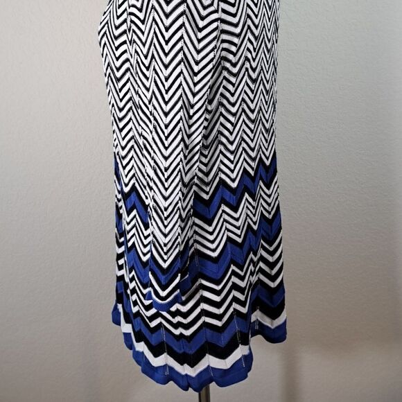 Chico’s Cardigan Top Black White Blue Chevron Lightweight Med Zig Zag Hem Stripe - Picture 4 of 11